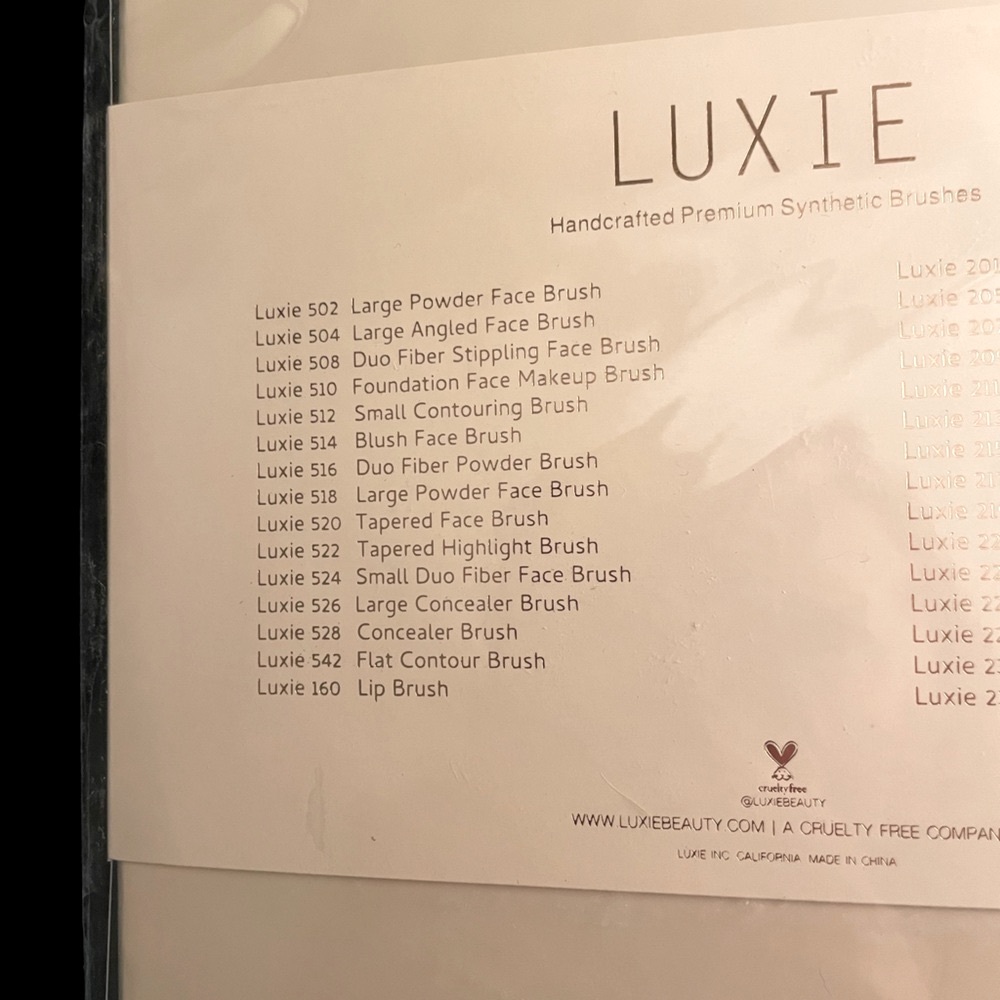 LUXIE | ✨Rose Gold✨ | 30-Piece Brush Set + Case (Brand New!) 💕 - Picture 8 of 11
